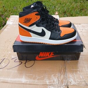 Size 9.5 Nike Air Jordan 1 Shattered Backboard Sneakers